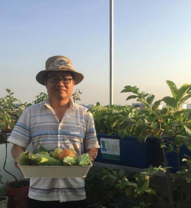 Thầy giáo Sài Gòn trồng rau, nuôi cá trên sân thượng 10m2, vốn 20 triệu giờ ăn không hết - 14