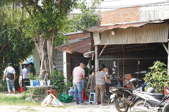 Nghi án con sát hại cha, chôn xác dưới sàn nhà: Hàng xóm tiết lộ gì? - 2