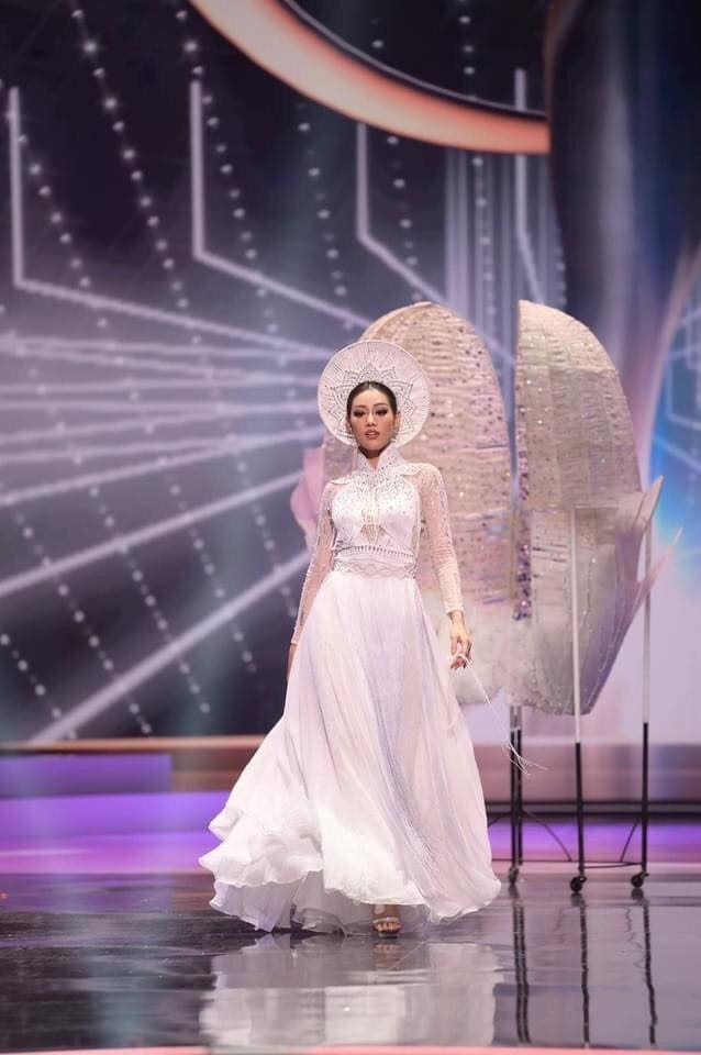 Loạt trang phục dân tộc gặp sự cố tại Miss Universe, hoa hậu Philippines ôm mặt khóc rưng rức - 8