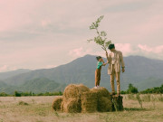 Nhạc - Đen Vâu đứng bất động từ đầu đến cuối MV mới kết hợp với nhóm MTV