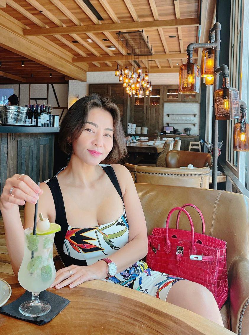 Sao Việt 24h: Cuộc sống của Thu Minh và chồng con khi bị amp;#34;mắc kẹtamp;#34; ở Singapore nhiều tháng - 4