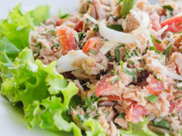 Cách làm salad cá ngừ ngon tại nhà nhiều dinh dưỡng