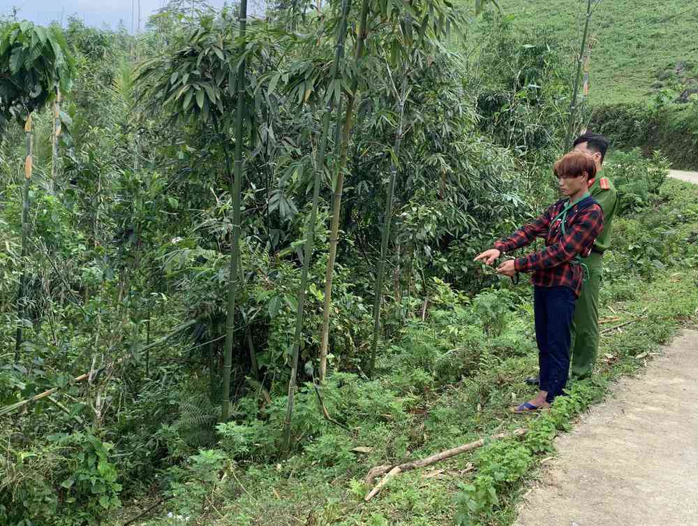 Vụ bé trai 3 tuổi bị sát hại ở Lào Cai: Gia đình hoảng hốt khi nghi phạm bế thi thể em trai về - 1