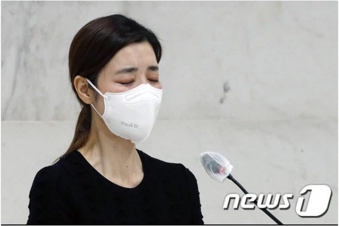 Đám tang chủ tịch đáng kính Kbiz: Lee Byung Hun xúc động đọc điếu văn, Son Ye Jin khóc - 7