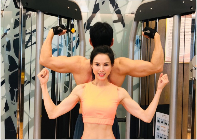 amp;#34;Tiểu Long Nữamp;#34; Lý Nhược Đồng so cơ bắp với đàn anh, nhìn đôi tay mới đáng sợ - 2