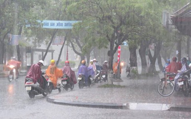 Không khí lạnh tràn về giữa mùa hè gây mưa lớn, chấm dứt chuỗi ngày nắng nóng - 1