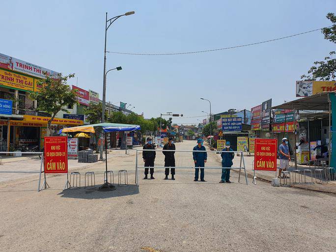 Đột nhập xã đang phong tỏa để đánh ghen, nhóm người ở Huế bị phạt gần 50 triệu đồng - 1
