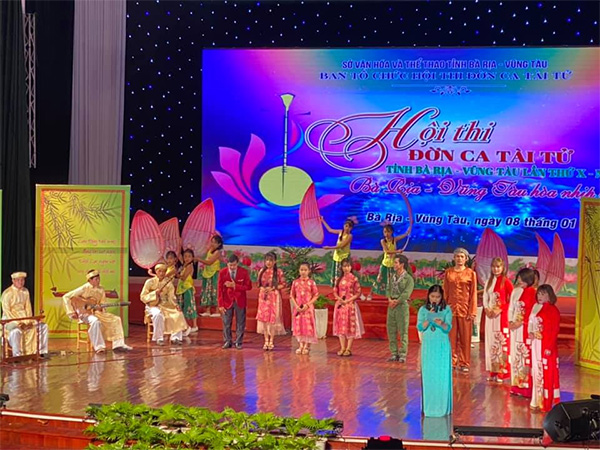 Mẹ ca sĩ Jack Trần Thị Cẩm Loan: amp;#34;Tôi kinh doanh trà sữa là vì đam mêamp;#34; - 2