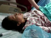 Bà bầu - Mẹ đang đẻ lăn ra ngủ, y tá đi vào lật chăn ra liền hét toáng lên
