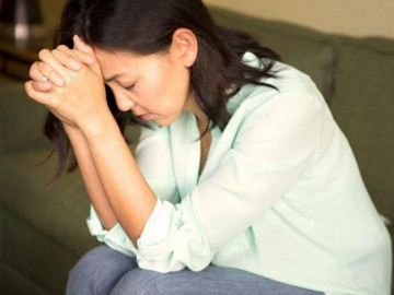 10 năm tuyệt vọng vì không có con, người phụ nữ để em gái đẻ giúp