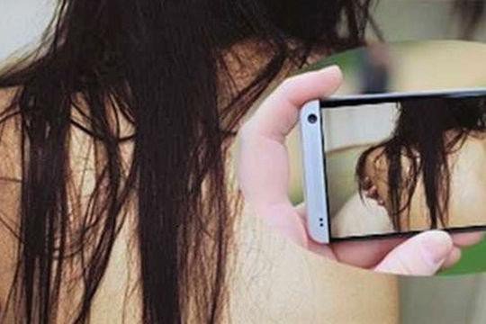 Tin tức 24h: Luật sư lên tiếng vụ amp;#34;hot girl 9xamp;#34; đóng amp;#34;Về nhà đi conamp;#34; lộ clip nóng - 1