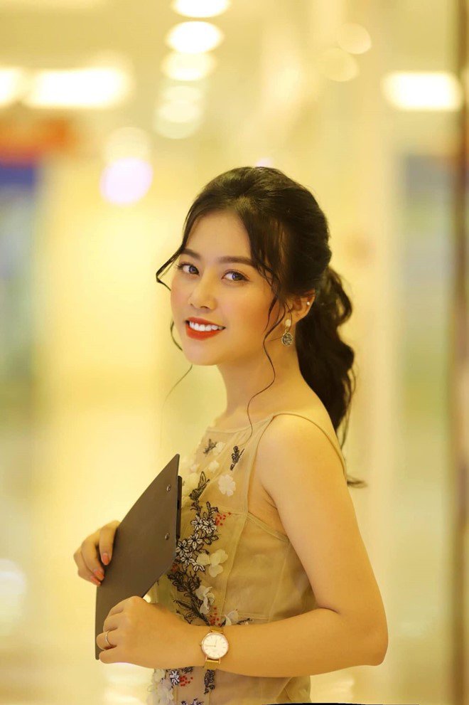 BTV VTV xinh đẹp vướng rắc rối, bị amp;#34;tấn côngamp;#34; vì 2 chi tiết giống amp;#34;cô gái trong bồn tắmamp;#34; - 2