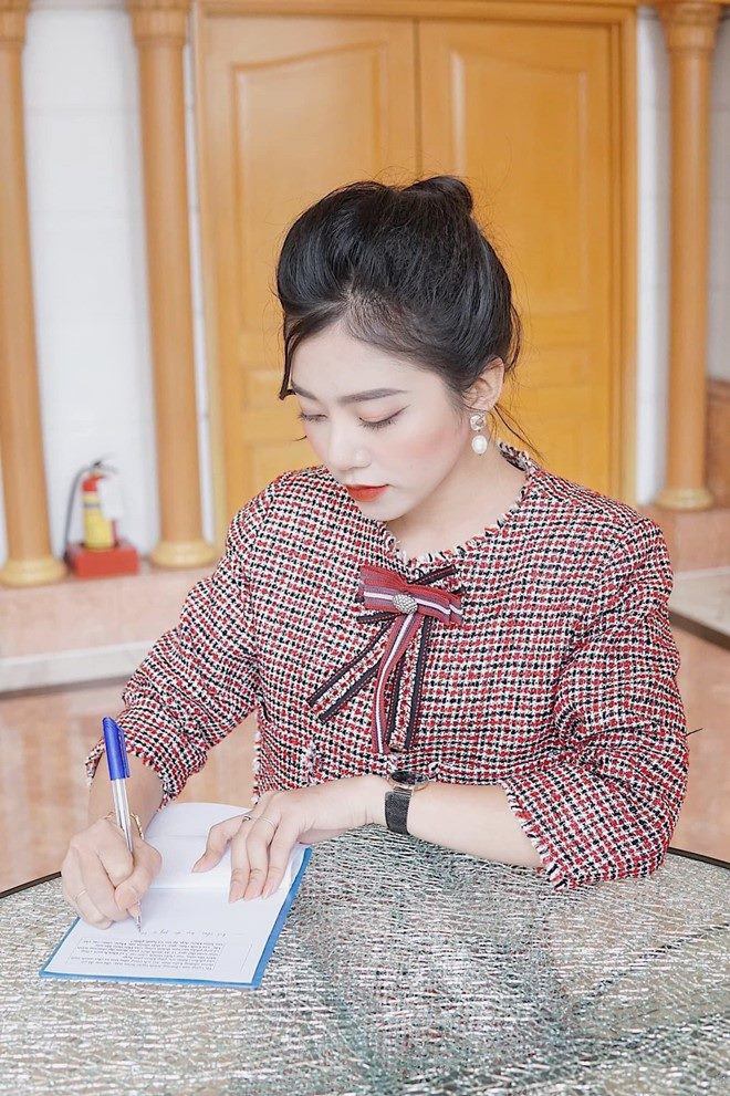 BTV VTV xinh đẹp vướng rắc rối, bị amp;#34;tấn côngamp;#34; vì 2 chi tiết giống amp;#34;cô gái trong bồn tắmamp;#34; - 7