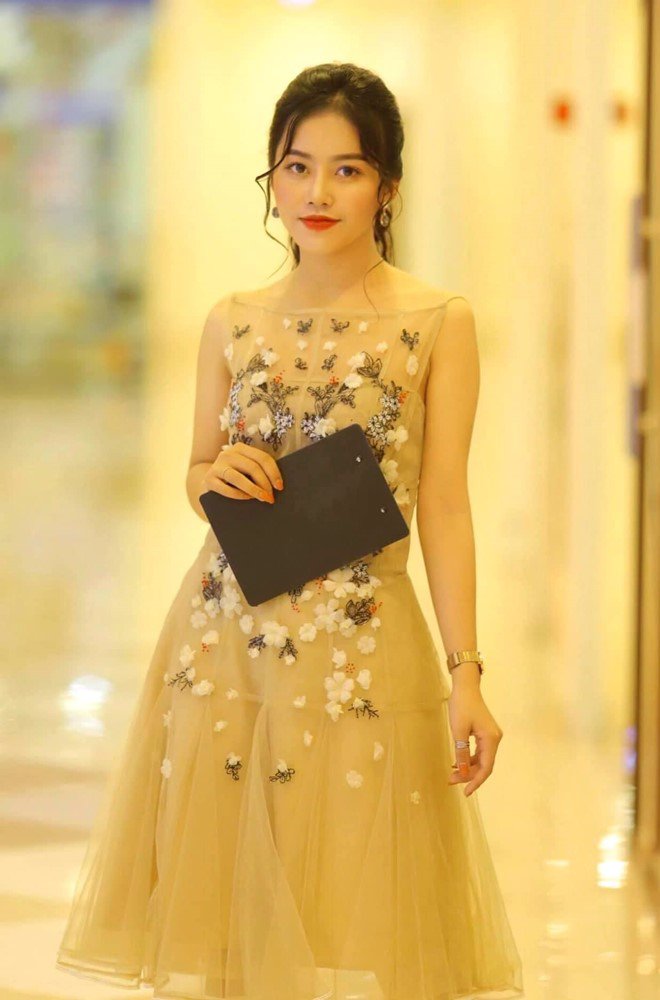 BTV VTV xinh đẹp vướng rắc rối, bị amp;#34;tấn côngamp;#34; vì 2 chi tiết giống amp;#34;cô gái trong bồn tắmamp;#34; - 3