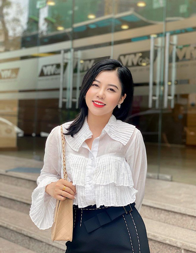 BTV VTV xinh đẹp vướng rắc rối, bị amp;#34;tấn côngamp;#34; vì 2 chi tiết giống amp;#34;cô gái trong bồn tắmamp;#34; - 4