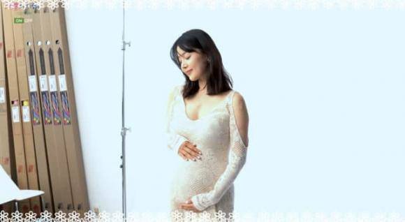 Kết hôn 10 năm mới có thai, tình cũ Lee Dong Gun amp;#34;chơi lớnamp;#34; cởi khóa quần khoe bụng bầu - 3