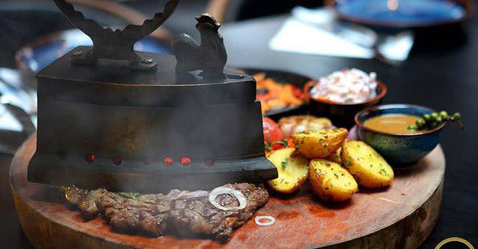 Bò bít tết bàn ủi nổi tiếng Sài thành, 300.000 - 400.000 đồng/suất nhưng khách đuổi mãi vẫn không hết - 2