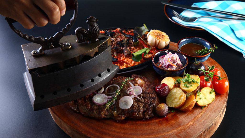 Bò bít tết bàn ủi nổi tiếng Sài thành, 300.000 - 400.000 đồng/suất nhưng khách đuổi mãi vẫn không hết - 1