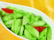 Mẹo hay nhà bếp - Suốt ngày xào mướp vẫn cứ thâm đen, chỉ cần thêm bước này, mướp vẫn giữ màu xanh mướt mắt