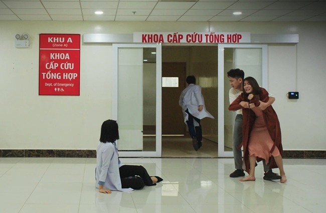 Thân thế bác sĩ trong phim amp;#34;Cây Táo Nở Hoaamp;#34; bị dọa đánh - 1