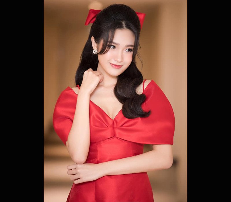 Doãn Hải My là một trong những thí sinh mạnh của đường đua sắc đẹp Hoa hậu Việt Nam 2020, thậm chí cô còn lấn át cả Đỗ Thị Hà với vẻ ngoài xinh đẹp, nóng bỏng.
