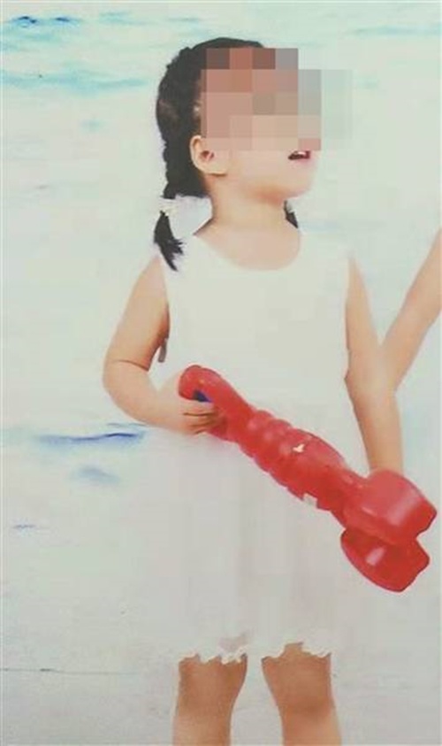 Bé gái 5 tuổi mất mạng vì nhổ một chiếc răng, bố mẹ đau lòng khi nghe nguyên do - 1