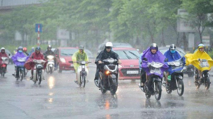 Miền Bắc sắp xuất hiện những trận mưa lớn kèm dông lốc, amp;#34;thổi bayamp;#34; nắng nóng 40°C - 1