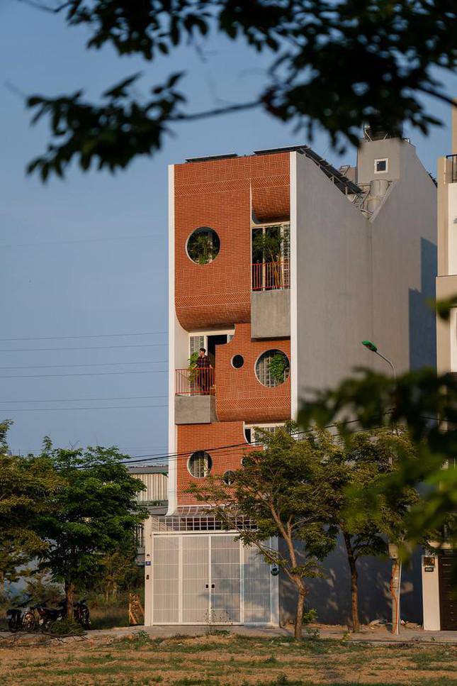 Ngôi nhà ống có kiến trúc độc lạ ở Đà Nẵng được báo nước ngoài rầm rộ đưa tin - 2