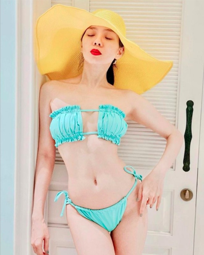 Lệ Quyên mặc bikini cắt xẻ táo bạo chụp ảnh cùng con trai, U40 trông như hai chị em - 5