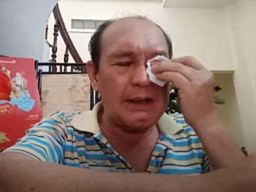 Nghệ sĩ Duy Phương khóc: Con tôi bóp họng tôi luôn, kể sự cố đòi xách can xăng tự vẫn