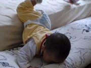Làm mẹ - Bé 7 tháng ngã từ trên giường xuống đất nhưng không khóc, ai ngờ tử vong vào ngày hôm sau