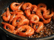 Bếp Eva - Rang tôm tuyệt đối không cho thứ nước này, tôm sẽ đỏ au, thơm phức, ngon hết sảy