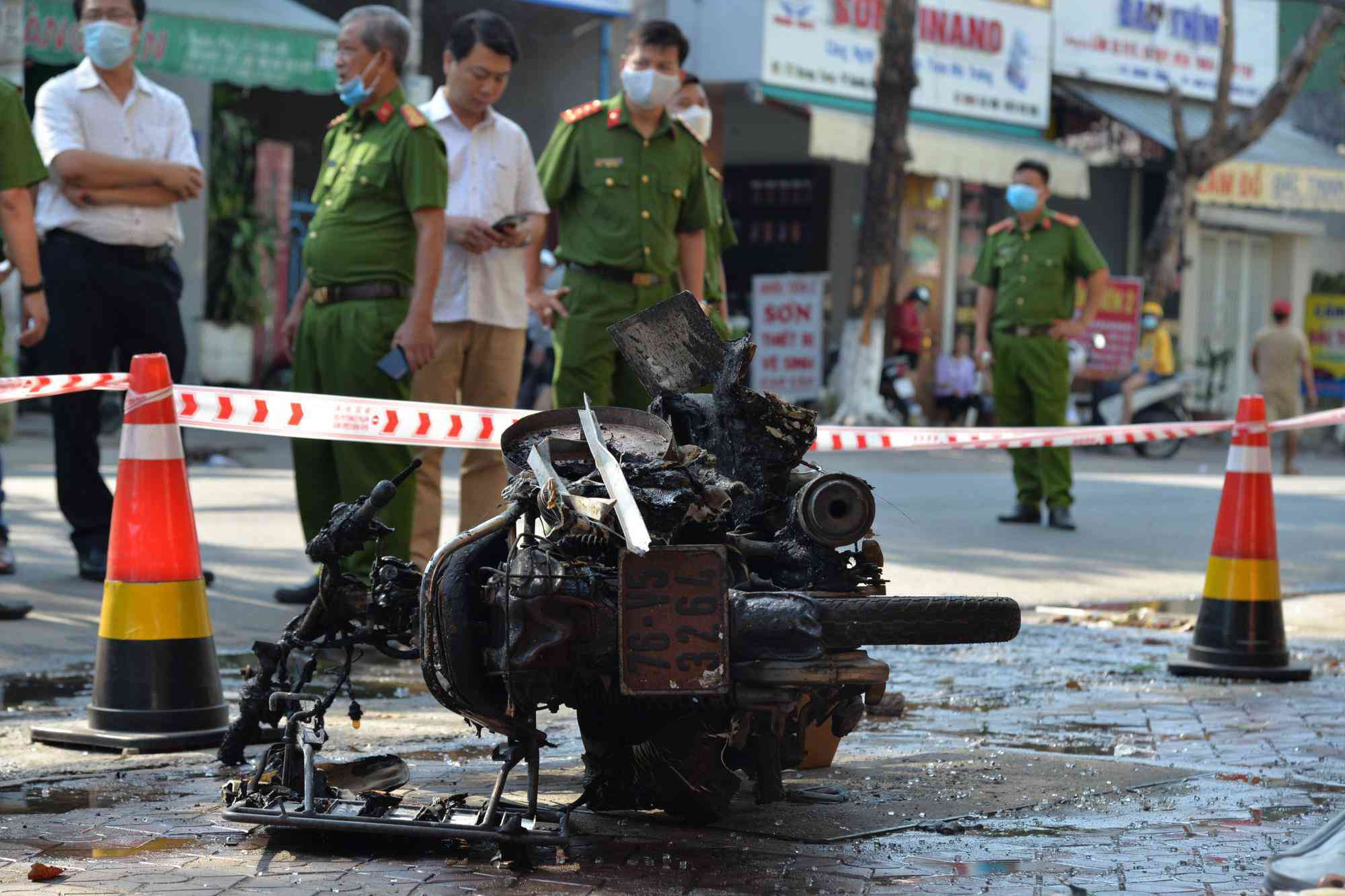 Vụ cháy nhà khiến 4 người tử vong: Những bức xúc từ hiện trường - 1