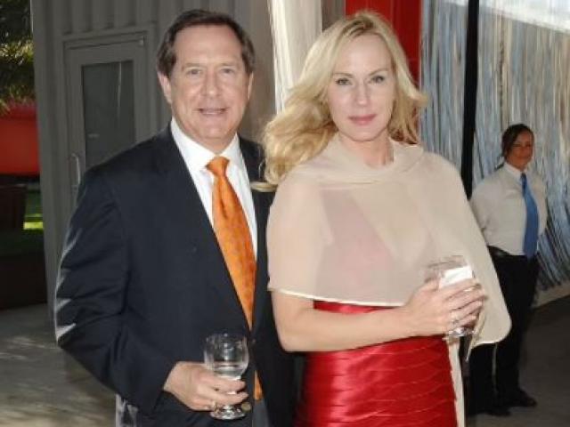 Đồng ý hiến trứng cho đại gia để có con, chân dài kém 28 tuổi vỡ mộng khi chia tay