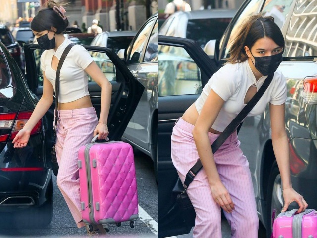 Suri Cruise một mình rời nhà, chiếc áo hở rốn của cô bé 15 tuổi gây sốc