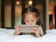 Làm mẹ - Cháu dùng điện thoại giấu giếm, bà nội kiểm tra thấy mất 400 triệu vì mua hàng online