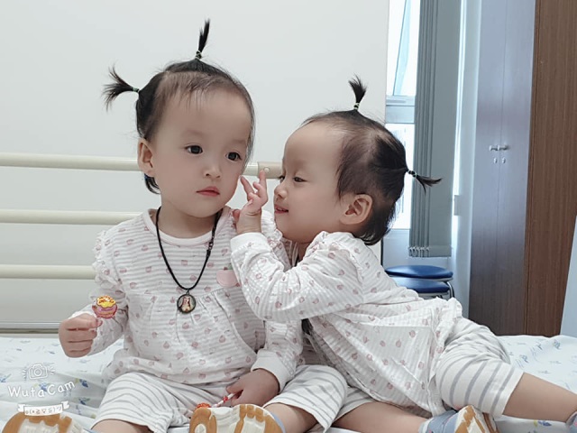 Cặp song sinh dính liền Trúc Nhi-Diệu Nhi tròn 2 tuổi: Hình ảnh hiện tại và ngày SN đặc biệt - 6