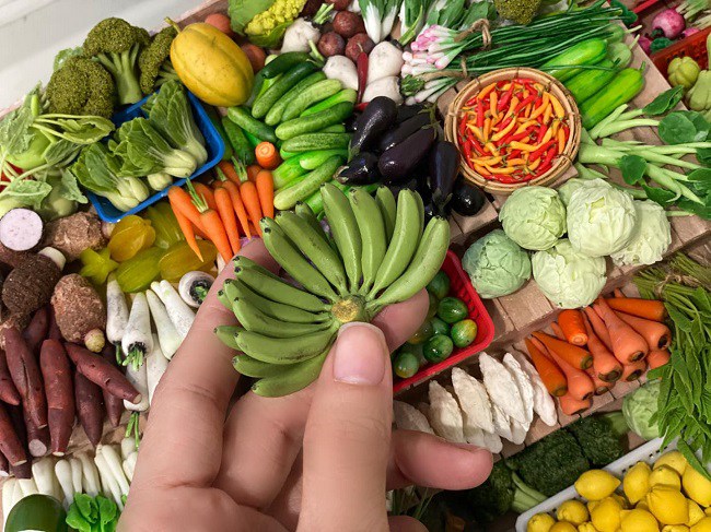 Những loại rau củ của chị Quỳnh làm bằng đất sét có kích thước siêu nhỏ nhưng có hình dạng giống y như thật.