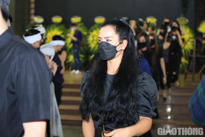 Gia đình, thầy cô và bạn thân tiễn biệt Hoa hậu Thu Thuỷ về nơi yên nghỉ - 9