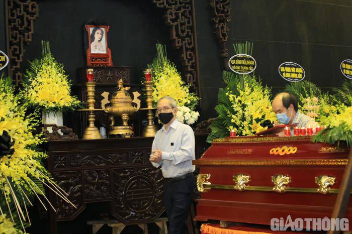 Gia đình, thầy cô và bạn thân tiễn biệt Hoa hậu Thu Thuỷ về nơi yên nghỉ - 13