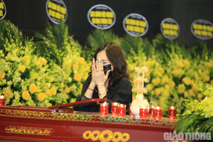 Gia đình, thầy cô và bạn thân tiễn biệt Hoa hậu Thu Thuỷ về nơi yên nghỉ - 14