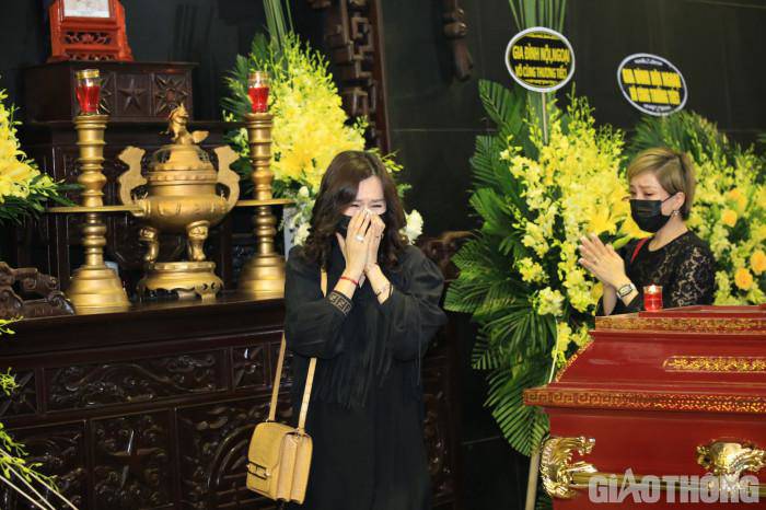 Gia đình, thầy cô và bạn thân tiễn biệt Hoa hậu Thu Thuỷ về nơi yên nghỉ - 15
