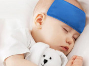 Sức khỏe - Thời tiết ẩm ương trẻ hay bị sốt và 7 cách các mẹ vẫn làm nhưng lại vô tác dụng