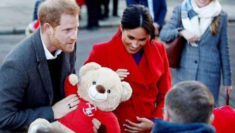 Con gái mới chào đời, hoàng tử Harry và Meghan đã bị thấy có ý định kiếm tiền từ con - 1