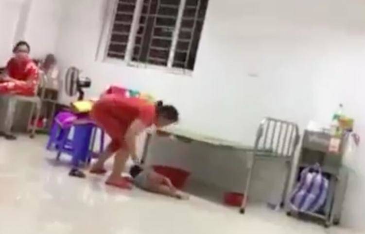 Tin tức 24h: Tiết lộ đột ngột về bà mẹ đánh con 1 tuổi dã man trong khám đa khoa - 1