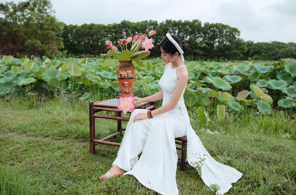 Hiệp Gà khoe con gái Hoa hậu lớn phổng phao tuổi 17, diện áo yếm khoe vai trần - 5