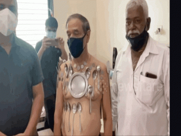  Clip: Có sức mạnh từ trường sau khi tiêm vắc-xin Covid-19 