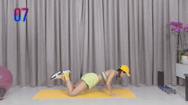 Tập cùng sao: H’Hen Niê amp;#34;thử tháchamp;#34; bạn vượt qua clip luyện full body ở nhà chống dịch - 9