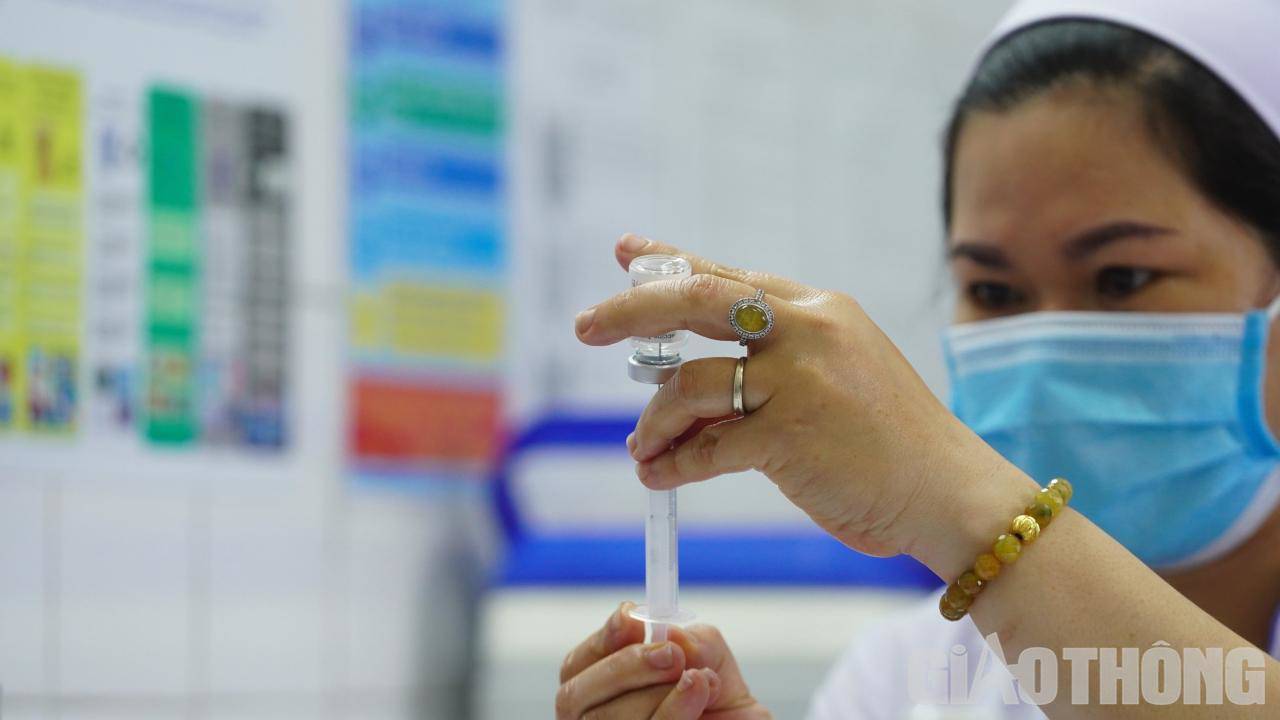 Tiêm 2 mũi vắc xin, vì sao 22 nhân viên BV Bệnh Nhiệt đới vẫn mắc Covid-19? - 2