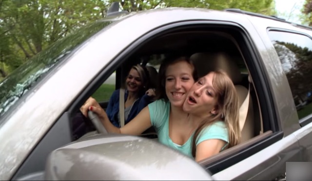 Cặp sinh đôi dính liền amp;#34;một thể xác, 2 linh hồnamp;#34;, mơ ước tìm được 2 chàng trai để yêu - 7